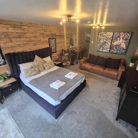 Boutique Shrewsbury Suites Екстериор снимка
