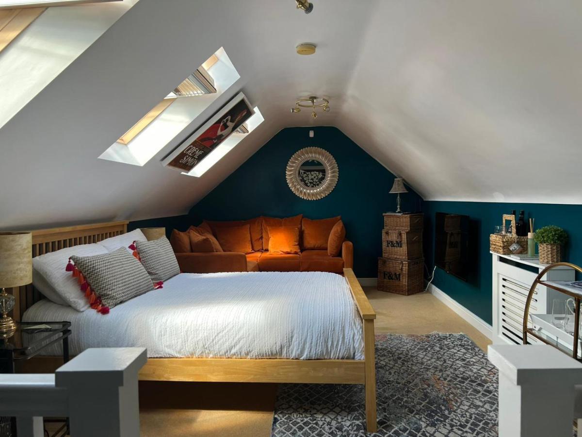 Boutique Shrewsbury Suites Екстериор снимка