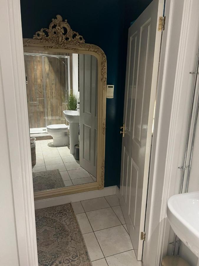 Boutique Shrewsbury Suites Екстериор снимка