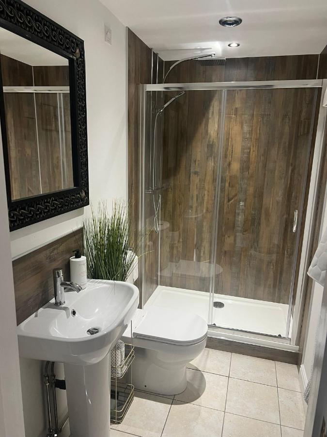 Boutique Shrewsbury Suites Екстериор снимка