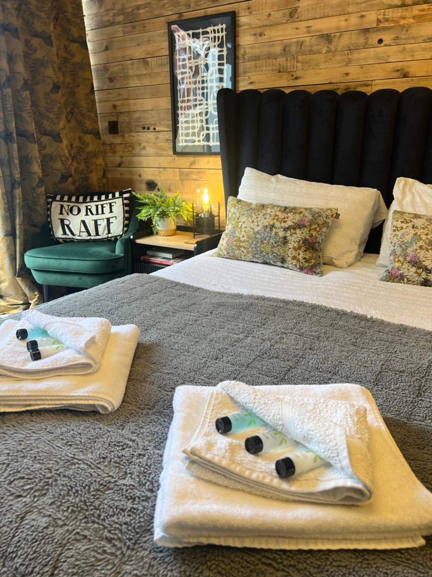 Boutique Shrewsbury Suites Екстериор снимка