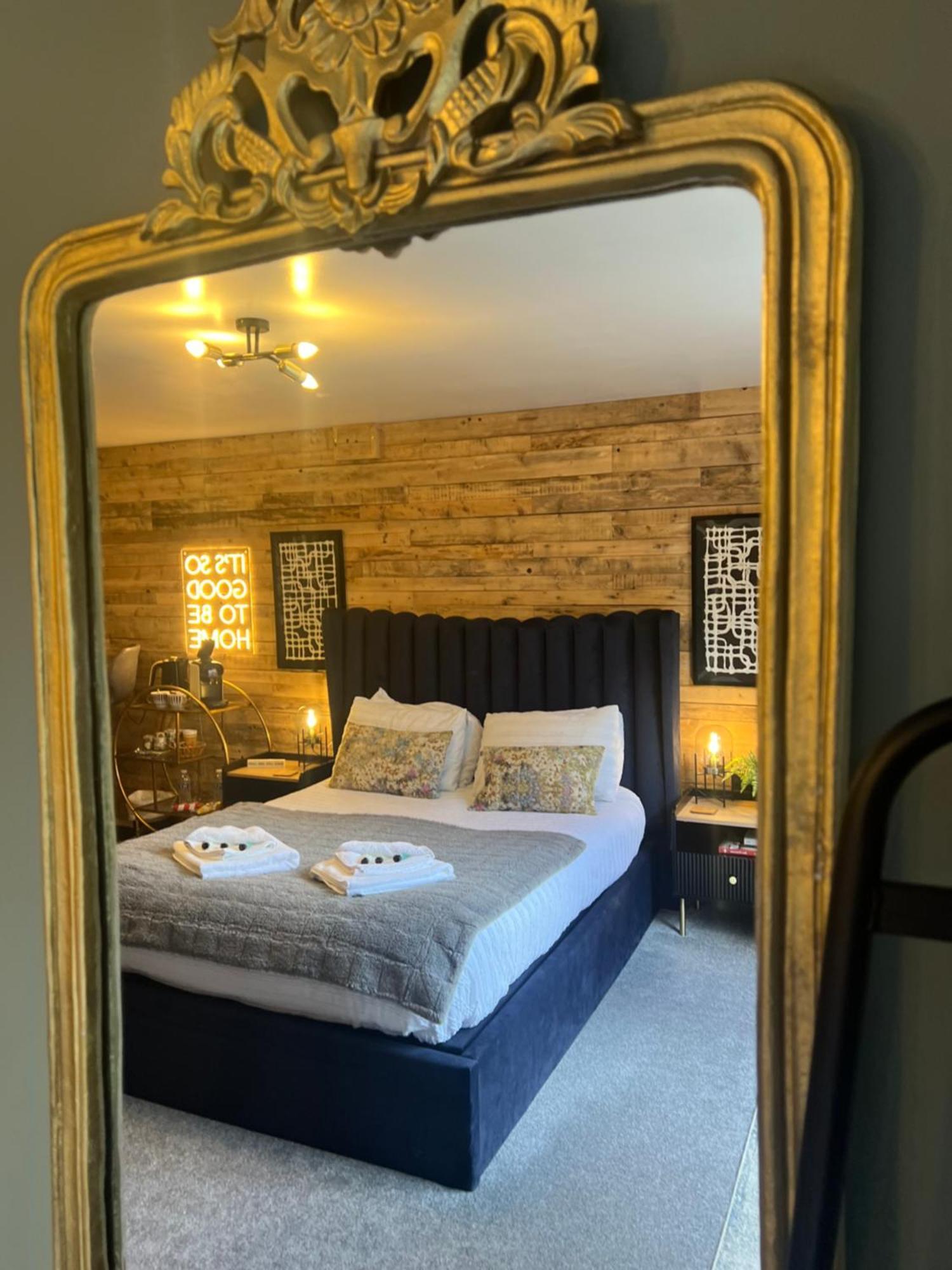 Boutique Shrewsbury Suites Екстериор снимка