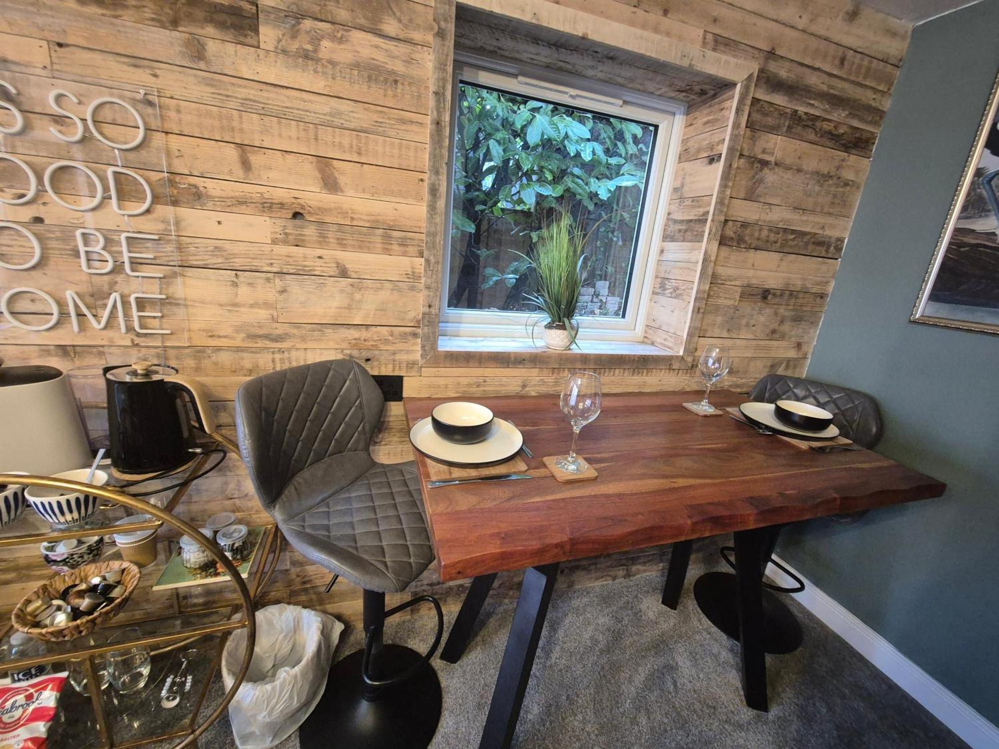Boutique Shrewsbury Suites Екстериор снимка